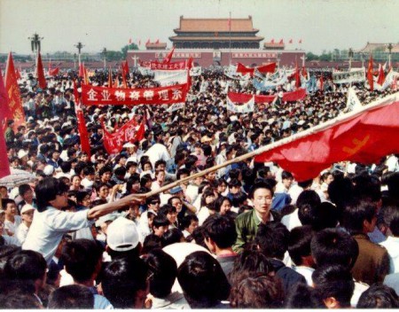 Manifestação chinesa na praça Tiananmen, 1989.